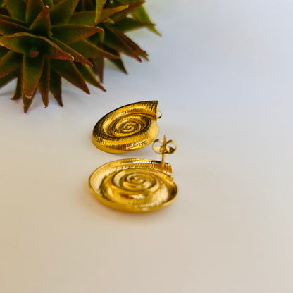 Shell Stud Earring
