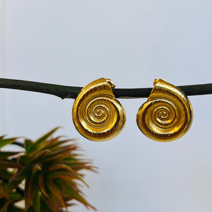 Shell Stud Earring
