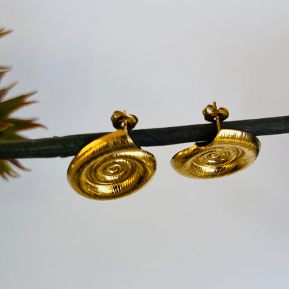 Shell Stud Earring